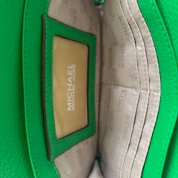 Michael Kors Kelly Green Crossbody purse, handbag. Excellent Condition - Picture 7 of 8